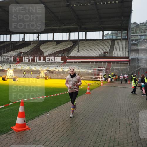 07.12.2025 - St. Pauli X-Mass-Run No. 15 Fabian Wolf http://msf.ph/oto/9420171 07.12.2025 11:37:40 Ziel 544, 857, 1154, 1156, 3916 meine-sportfotos.de