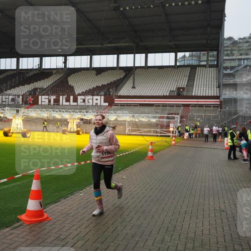07.12.2025 - St. Pauli X-Mass-Run No. 15 Fabian Wolf http://msf.ph/oto/9420173 07.12.2025 11:37:41 Ziel 544, 857, 1154, 1156, 3916 meine-sportfotos.de