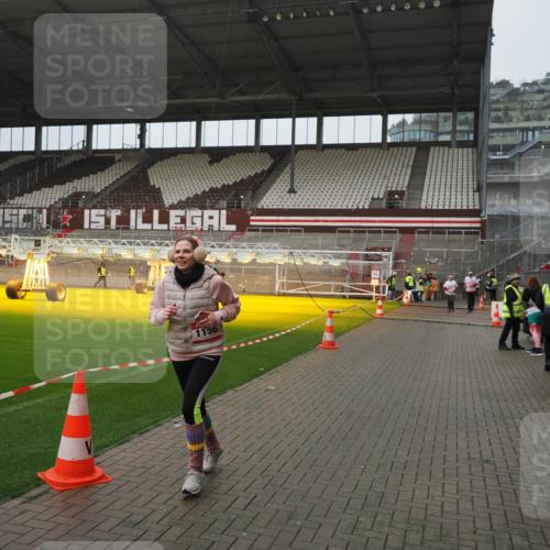 07.12.2025 - St. Pauli X-Mass-Run No. 15 Fabian Wolf http://msf.ph/oto/9420174 07.12.2025 11:37:41 Ziel 544, 857, 1154, 1156, 3916 meine-sportfotos.de