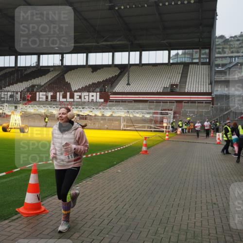 07.12.2025 - St. Pauli X-Mass-Run No. 15 Fabian Wolf http://msf.ph/oto/9420175 07.12.2025 11:37:41 Ziel 544, 857, 1154, 1156, 3916 meine-sportfotos.de