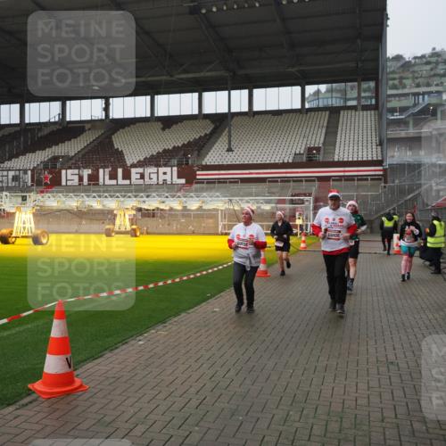 07.12.2025 - St. Pauli X-Mass-Run No. 15 Fabian Wolf http://msf.ph/oto/9420176 07.12.2025 11:37:50 Ziel 617, 1154, 1156, 3000, 3059, 3358 meine-sportfotos.de