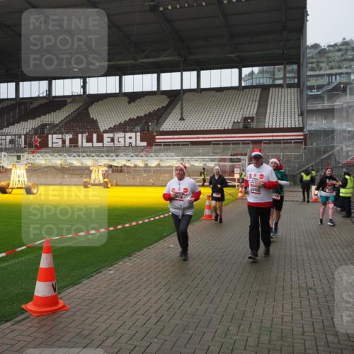 07.12.2025 - St. Pauli X-Mass-Run No. 15 Fabian Wolf http://msf.ph/oto/9420178 07.12.2025 11:37:51 Ziel 617, 1154, 1156, 3000, 3059, 3358 meine-sportfotos.de