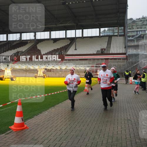 07.12.2025 - St. Pauli X-Mass-Run No. 15 Fabian Wolf http://msf.ph/oto/9420179 07.12.2025 11:37:51 Ziel 617, 1154, 1156, 3000, 3059, 3358 meine-sportfotos.de