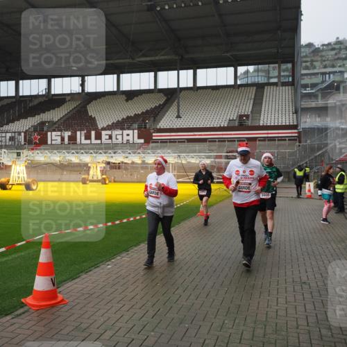 07.12.2025 - St. Pauli X-Mass-Run No. 15 Fabian Wolf http://msf.ph/oto/9420180 07.12.2025 11:37:51 Ziel 617, 1154, 1156, 3000, 3059, 3358 meine-sportfotos.de