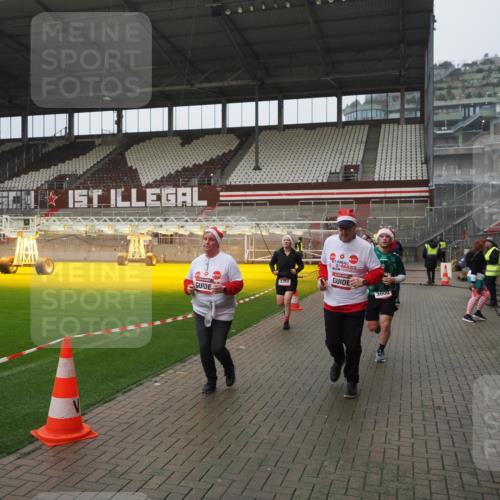 07.12.2025 - St. Pauli X-Mass-Run No. 15 Fabian Wolf http://msf.ph/oto/9420181 07.12.2025 11:37:51 Ziel 617, 1154, 1156, 3000, 3059, 3358 meine-sportfotos.de