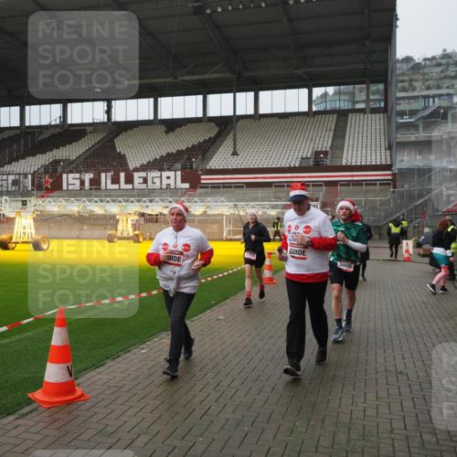 07.12.2025 - St. Pauli X-Mass-Run No. 15 Fabian Wolf http://msf.ph/oto/9420182 07.12.2025 11:37:52 Ziel 617, 1156, 3000, 3059, 3358 meine-sportfotos.de