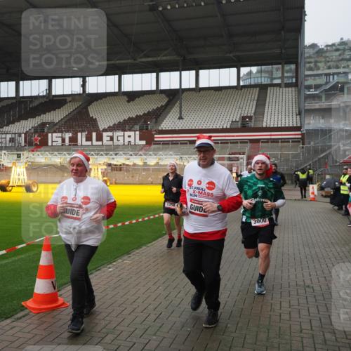 07.12.2025 - St. Pauli X-Mass-Run No. 15 Fabian Wolf http://msf.ph/oto/9420185 07.12.2025 11:37:52 Ziel 617, 1156, 3000, 3059, 3358 meine-sportfotos.de