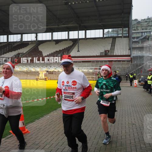 07.12.2025 - St. Pauli X-Mass-Run No. 15 Fabian Wolf http://msf.ph/oto/9420187 07.12.2025 11:37:53 Ziel 617, 1156, 3000, 3059, 3358 meine-sportfotos.de