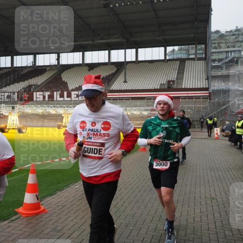 07.12.2025 - St. Pauli X-Mass-Run No. 15 Fabian Wolf http://msf.ph/oto/9420188 07.12.2025 11:37:53 Ziel 617, 1156, 3000, 3059, 3358 meine-sportfotos.de