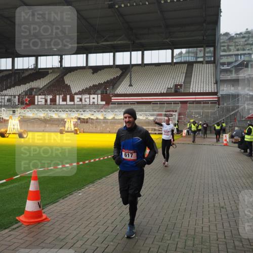 07.12.2025 - St. Pauli X-Mass-Run No. 15 Fabian Wolf http://msf.ph/oto/9420196 07.12.2025 11:37:54 Ziel 617, 3000, 3059, 3358 meine-sportfotos.de