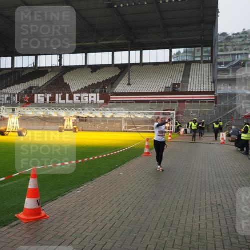 07.12.2025 - St. Pauli X-Mass-Run No. 15 Fabian Wolf http://msf.ph/oto/9420198 07.12.2025 11:37:55 Ziel 617, 3000, 3059, 3358 meine-sportfotos.de