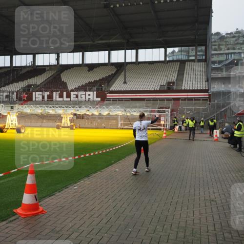 07.12.2025 - St. Pauli X-Mass-Run No. 15 Fabian Wolf http://msf.ph/oto/9420200 07.12.2025 11:37:56 Ziel 307, 617, 3000, 3059, 3358 meine-sportfotos.de