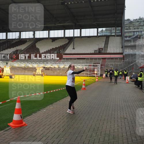 07.12.2025 - St. Pauli X-Mass-Run No. 15 Fabian Wolf http://msf.ph/oto/9420202 07.12.2025 11:37:57 Ziel 307, 617, 3000, 3059, 3358 meine-sportfotos.de