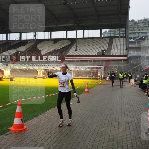 07.12.2025 - St. Pauli X-Mass-Run No. 15 Fabian Wolf http://msf.ph/oto/9420205 07.12.2025 11:37:58 Ziel 307, 617, 3000, 3059, 3358 meine-sportfotos.de