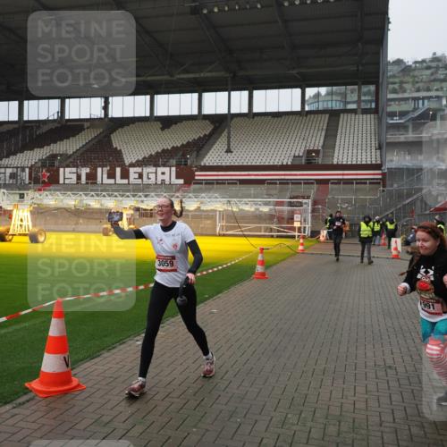 07.12.2025 - St. Pauli X-Mass-Run No. 15 Fabian Wolf http://msf.ph/oto/9420206 07.12.2025 11:37:58 Ziel 307, 617, 3000, 3059, 3358 meine-sportfotos.de