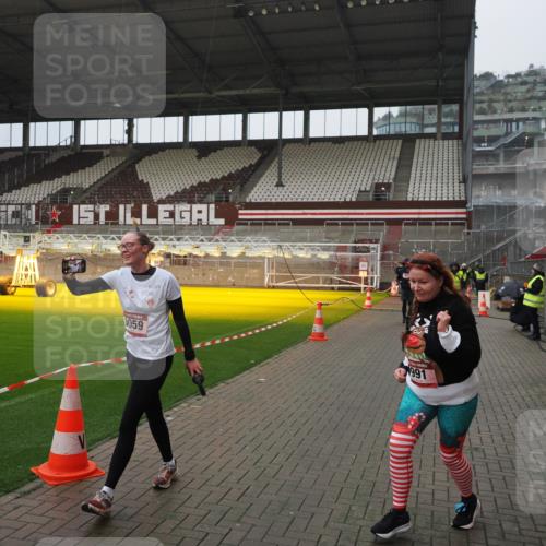 07.12.2025 - St. Pauli X-Mass-Run No. 15 Fabian Wolf http://msf.ph/oto/9420208 07.12.2025 11:37:59 Ziel 307, 617, 3000, 3059, 3358 meine-sportfotos.de