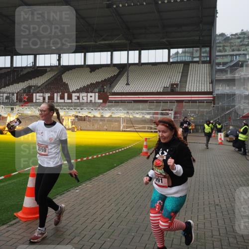 07.12.2025 - St. Pauli X-Mass-Run No. 15 Fabian Wolf http://msf.ph/oto/9420209 07.12.2025 11:37:59 Ziel 307, 617, 3000, 3059, 3358 meine-sportfotos.de