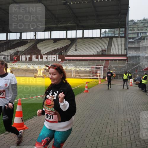 07.12.2025 - St. Pauli X-Mass-Run No. 15 Fabian Wolf http://msf.ph/oto/9420211 07.12.2025 11:37:59 Ziel 307, 617, 3000, 3059, 3358 meine-sportfotos.de