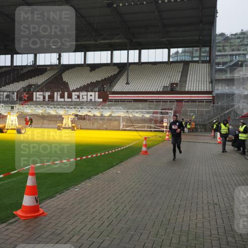 07.12.2025 - St. Pauli X-Mass-Run No. 15 Fabian Wolf http://msf.ph/oto/9420214 07.12.2025 11:38:01 Ziel 307, 617, 3000, 3059, 3358 meine-sportfotos.de