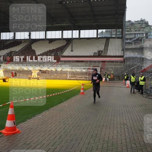 07.12.2025 - St. Pauli X-Mass-Run No. 15 Fabian Wolf http://msf.ph/oto/9420216 07.12.2025 11:38:01 Ziel 307, 617, 3000, 3059, 3358 meine-sportfotos.de
