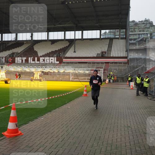 07.12.2025 - St. Pauli X-Mass-Run No. 15 Fabian Wolf http://msf.ph/oto/9420218 07.12.2025 11:38:02 Ziel 307, 617, 3000, 3059, 3358 meine-sportfotos.de