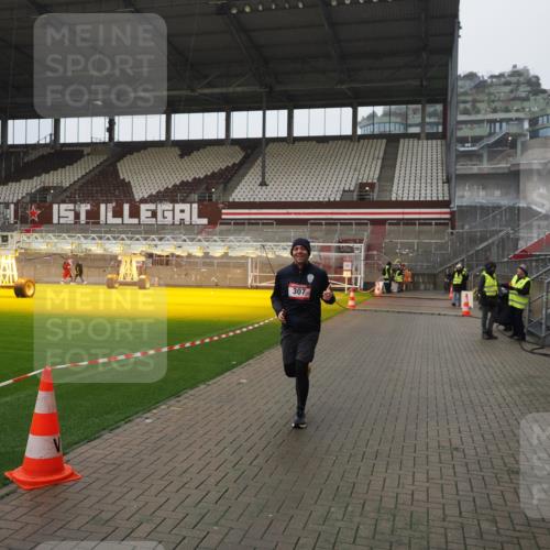 07.12.2025 - St. Pauli X-Mass-Run No. 15 Fabian Wolf http://msf.ph/oto/9420221 07.12.2025 11:38:02 Ziel 307, 617, 3000, 3059, 3358 meine-sportfotos.de