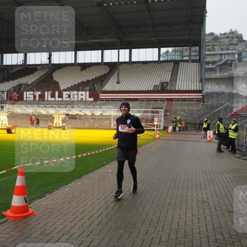 07.12.2025 - St. Pauli X-Mass-Run No. 15 Fabian Wolf http://msf.ph/oto/9420222 07.12.2025 11:38:02 Ziel 307, 617, 3000, 3059, 3358 meine-sportfotos.de