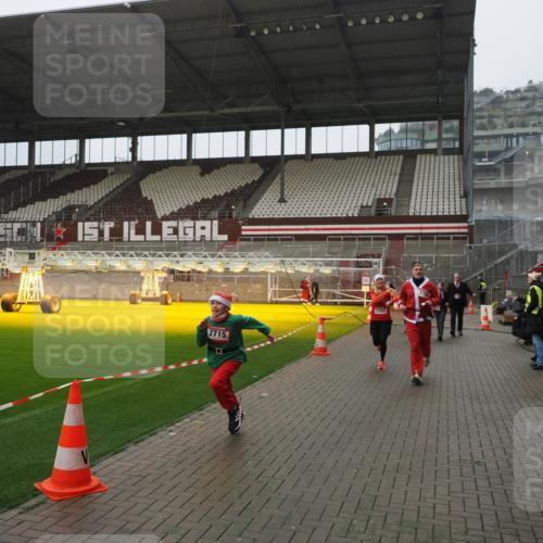 07.12.2025 - St. Pauli X-Mass-Run No. 15 Fabian Wolf http://msf.ph/oto/9420230 07.12.2025 11:38:13 Ziel 307, 2395, 2396, 2715, 3065, 3066, 3341, 3762, 3765 meine-sportfotos.de