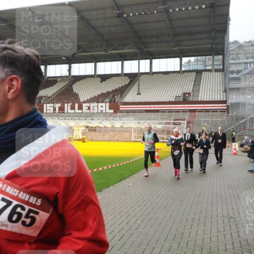 07.12.2025 - St. Pauli X-Mass-Run No. 15 Fabian Wolf http://msf.ph/oto/9420244 07.12.2025 11:38:16 Ziel 307, 2395, 2396, 2715, 3065, 3066, 3341, 3762, 3765 meine-sportfotos.de