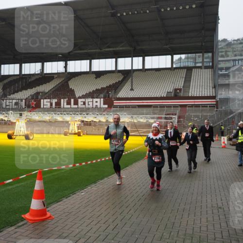 07.12.2025 - St. Pauli X-Mass-Run No. 15 Fabian Wolf http://msf.ph/oto/9420247 07.12.2025 11:38:17 Ziel 2395, 2396, 2715, 3065, 3066, 3341, 3762, 3765 meine-sportfotos.de