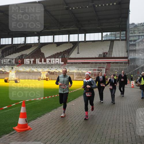 07.12.2025 - St. Pauli X-Mass-Run No. 15 Fabian Wolf http://msf.ph/oto/9420248 07.12.2025 11:38:17 Ziel 2395, 2396, 2715, 3065, 3066, 3341, 3762, 3765 meine-sportfotos.de