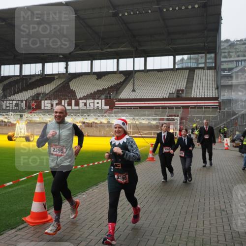 07.12.2025 - St. Pauli X-Mass-Run No. 15 Fabian Wolf http://msf.ph/oto/9420251 07.12.2025 11:38:17 Ziel 2395, 2396, 2715, 3065, 3066, 3341, 3762, 3765 meine-sportfotos.de