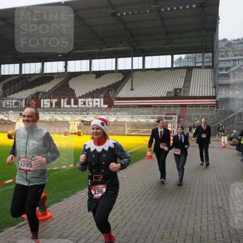 07.12.2025 - St. Pauli X-Mass-Run No. 15 Fabian Wolf http://msf.ph/oto/9420252 07.12.2025 11:38:18 Ziel 2395, 2396, 2715, 3065, 3066, 3341, 3762, 3765 meine-sportfotos.de