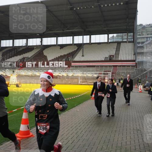 07.12.2025 - St. Pauli X-Mass-Run No. 15 Fabian Wolf http://msf.ph/oto/9420253 07.12.2025 11:38:18 Ziel 2395, 2396, 2715, 3065, 3066, 3341, 3762, 3765 meine-sportfotos.de