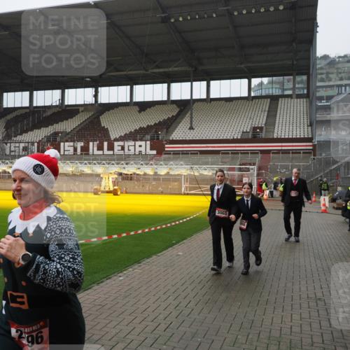 07.12.2025 - St. Pauli X-Mass-Run No. 15 Fabian Wolf http://msf.ph/oto/9420254 07.12.2025 11:38:18 Ziel 2395, 2396, 2715, 3065, 3066, 3341, 3762, 3765 meine-sportfotos.de