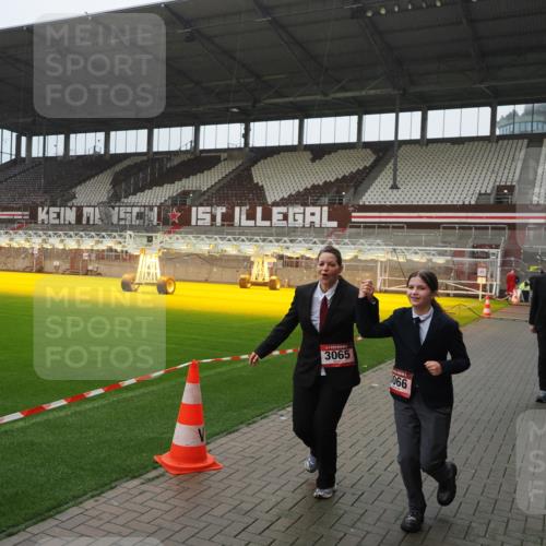 07.12.2025 - St. Pauli X-Mass-Run No. 15 Fabian Wolf http://msf.ph/oto/9420260 07.12.2025 11:38:19 Ziel 2395, 2396, 2715, 3065, 3066, 3341, 3762, 3765 meine-sportfotos.de