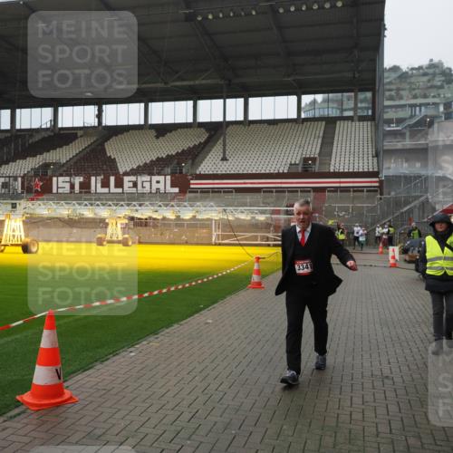 07.12.2025 - St. Pauli X-Mass-Run No. 15 Fabian Wolf http://msf.ph/oto/9420263 07.12.2025 11:38:21 Ziel 2395, 2396, 2715, 3065, 3066, 3341, 3762, 3765 meine-sportfotos.de