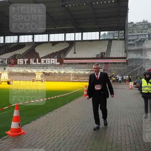 07.12.2025 - St. Pauli X-Mass-Run No. 15 Fabian Wolf http://msf.ph/oto/9420264 07.12.2025 11:38:22 Ziel 2395, 2396, 2715, 3065, 3066, 3341, 3762, 3765 meine-sportfotos.de