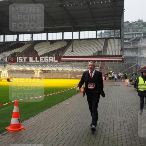 07.12.2025 - St. Pauli X-Mass-Run No. 15 Fabian Wolf http://msf.ph/oto/9420265 07.12.2025 11:38:22 Ziel 2395, 2396, 2715, 3065, 3066, 3341, 3762, 3765 meine-sportfotos.de