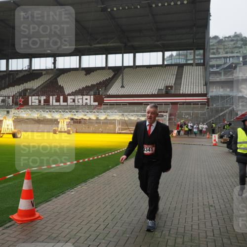 07.12.2025 - St. Pauli X-Mass-Run No. 15 Fabian Wolf http://msf.ph/oto/9420266 07.12.2025 11:38:22 Ziel 2395, 2396, 2715, 3065, 3066, 3341, 3762, 3765 meine-sportfotos.de