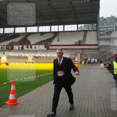 07.12.2025 - St. Pauli X-Mass-Run No. 15 Fabian Wolf http://msf.ph/oto/9420268 07.12.2025 11:38:22 Ziel 2395, 2396, 2715, 3065, 3066, 3341, 3762, 3765 meine-sportfotos.de