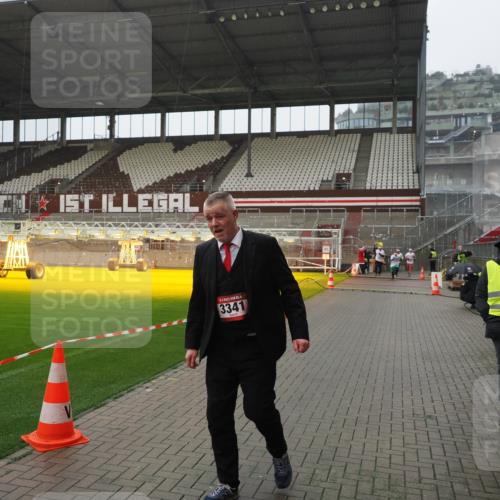 07.12.2025 - St. Pauli X-Mass-Run No. 15 Fabian Wolf http://msf.ph/oto/9420269 07.12.2025 11:38:23 Ziel 2395, 2396, 2715, 3065, 3066, 3341, 3762, 3765 meine-sportfotos.de