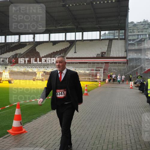 07.12.2025 - St. Pauli X-Mass-Run No. 15 Fabian Wolf http://msf.ph/oto/9420270 07.12.2025 11:38:23 Ziel 2395, 2396, 2715, 3065, 3066, 3341, 3762, 3765 meine-sportfotos.de