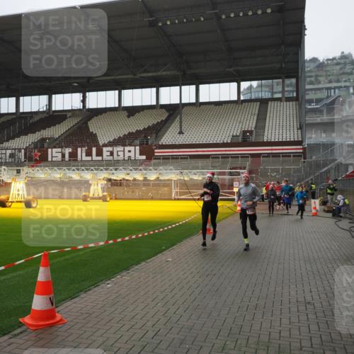 07.12.2025 - St. Pauli X-Mass-Run No. 15 Fabian Wolf http://msf.ph/oto/9420294 07.12.2025 11:38:38 Ziel 1318, 1601, 1605, 1606, 2099, 2815, 2816, 3365, 3367, 4821, 4822 meine-sportfotos.de