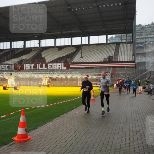 07.12.2025 - St. Pauli X-Mass-Run No. 15 Fabian Wolf http://msf.ph/oto/9420297 07.12.2025 11:38:38 Ziel 1318, 1601, 1605, 1606, 2099, 2815, 2816, 3365, 3367, 4821, 4822 meine-sportfotos.de