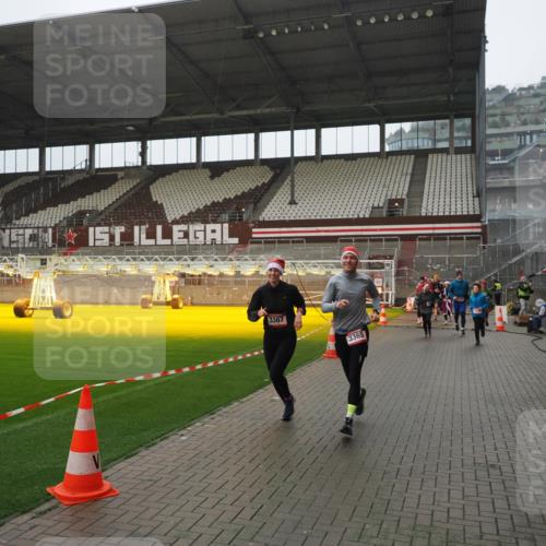 07.12.2025 - St. Pauli X-Mass-Run No. 15 Fabian Wolf http://msf.ph/oto/9420299 07.12.2025 11:38:39 Ziel 1133, 1318, 1601, 1605, 1606, 2099, 2815, 2816, 3365, 3367, 3508, 4821, 4822 meine-sportfotos.de
