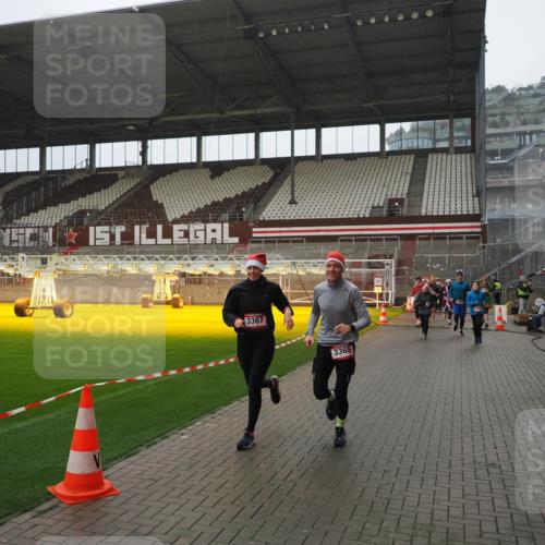 07.12.2025 - St. Pauli X-Mass-Run No. 15 Fabian Wolf http://msf.ph/oto/9420300 07.12.2025 11:38:39 Ziel 1133, 1318, 1601, 1605, 1606, 2099, 2815, 2816, 3365, 3367, 3508, 4821, 4822 meine-sportfotos.de
