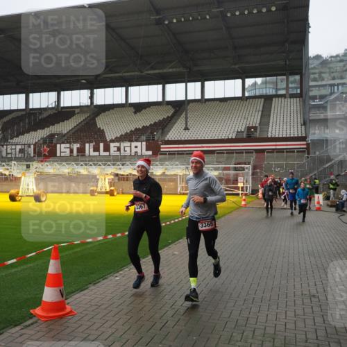 07.12.2025 - St. Pauli X-Mass-Run No. 15 Fabian Wolf http://msf.ph/oto/9420301 07.12.2025 11:38:39 Ziel 1133, 1318, 1601, 1605, 1606, 2099, 2815, 2816, 3365, 3367, 3508, 4821, 4822 meine-sportfotos.de