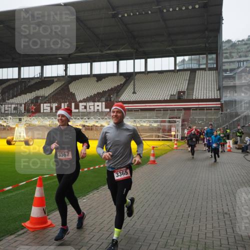 07.12.2025 - St. Pauli X-Mass-Run No. 15 Fabian Wolf http://msf.ph/oto/9420303 07.12.2025 11:38:40 Ziel 453, 1133, 1318, 1601, 1605, 1606, 2099, 2815, 2816, 3365, 3367, 3508, 4821, 4822 meine-sportfotos.de