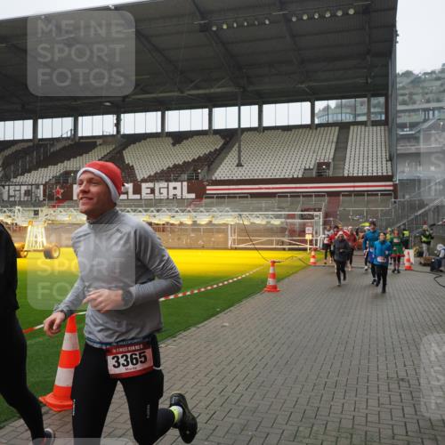 07.12.2025 - St. Pauli X-Mass-Run No. 15 Fabian Wolf http://msf.ph/oto/9420305 07.12.2025 11:38:40 Ziel 453, 1133, 1318, 1601, 1605, 1606, 2099, 2815, 2816, 3365, 3367, 3508, 4821, 4822 meine-sportfotos.de